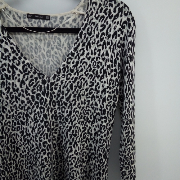 Zara Knit Snow Leopard Top Small V-Neck Ribbed Hem - Picture 8 of 9